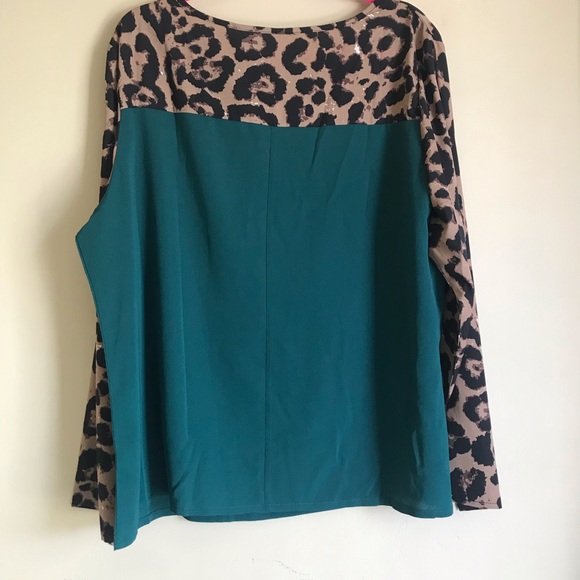 ‼️LAST CALL PRICE FIRM‼️ 💚 Leopard long sleeve blouse! - Picture 8 of 15